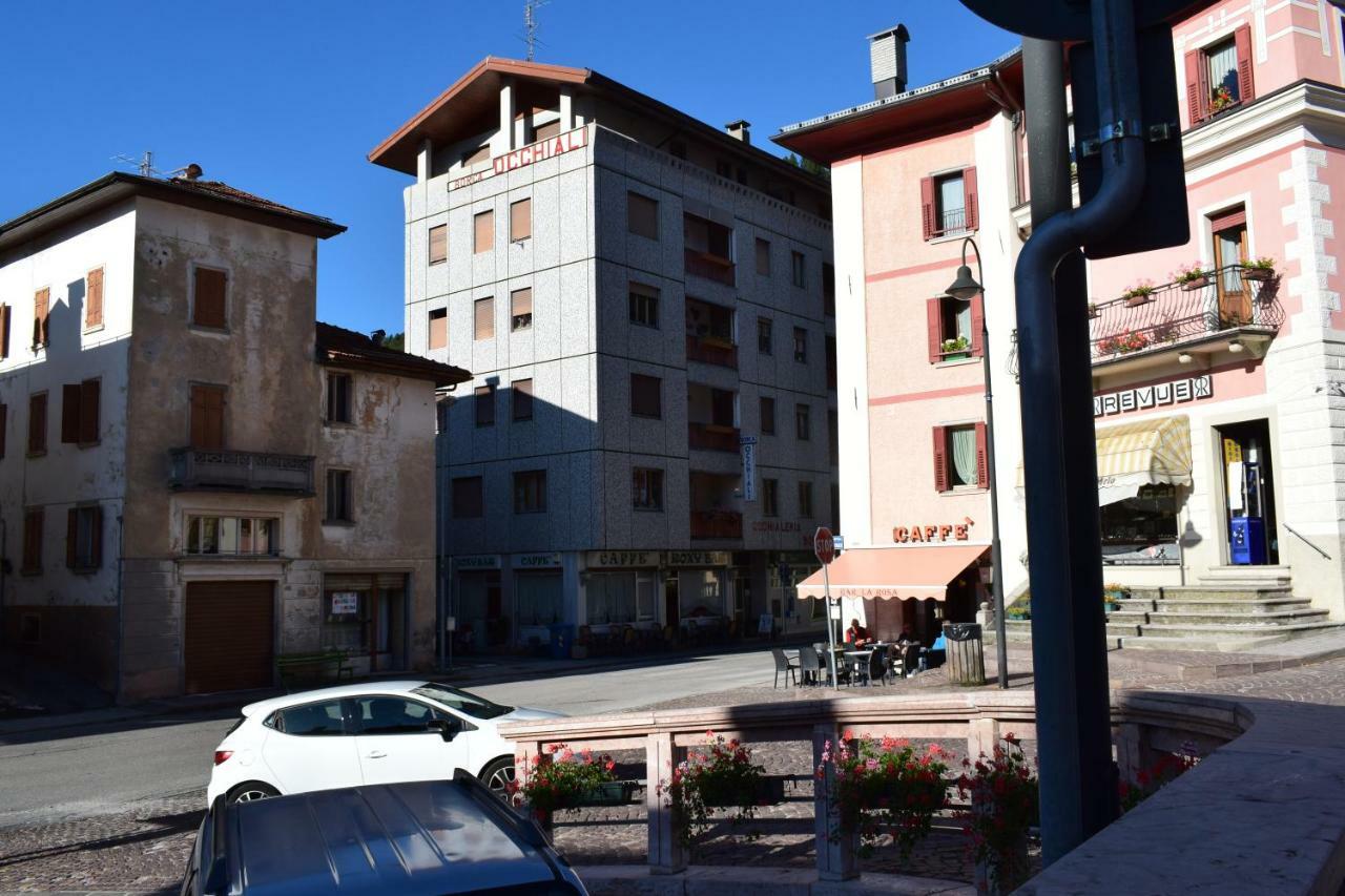 Lozzo di Cadore - Dolomiti - Piazza IV novembre Lozzo Cadore Esterno foto